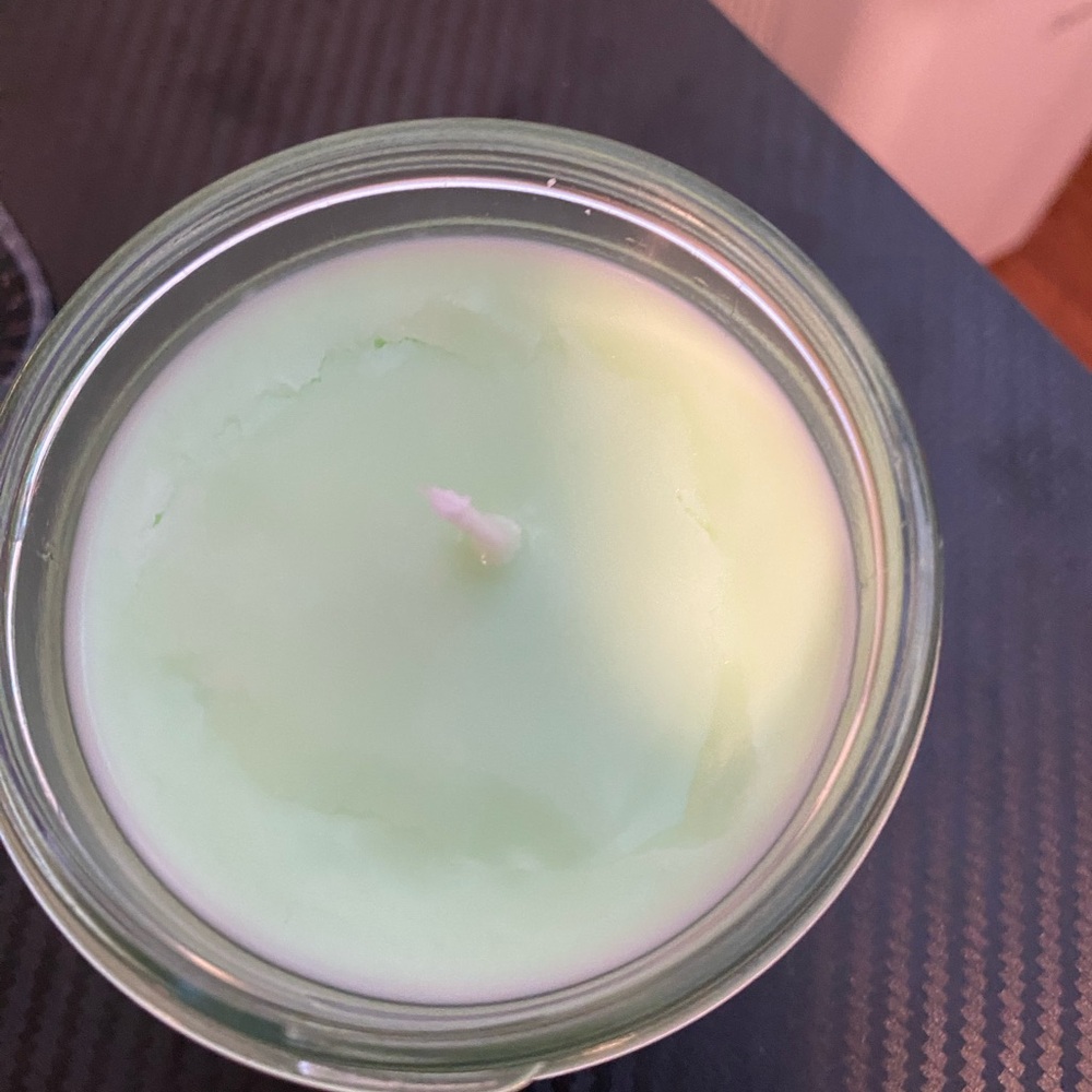 Handmade apple candle 8oz made with soywax - Picture 2 of 2